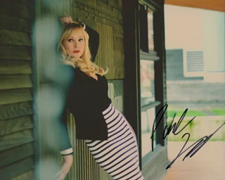 Paula Lindberg autograph