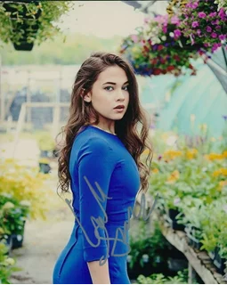 Cailee Spaeny autograph