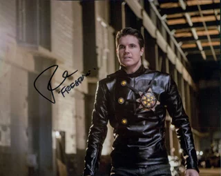 Robbie Amell autograph