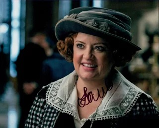 Lucy Davis autograph