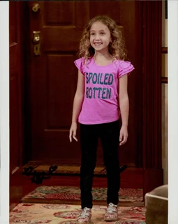 Ava Kolker autograph