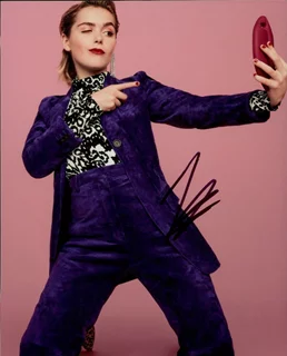 Kiernan Shipka autograph