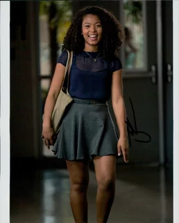 Jaz Sinclair autograph