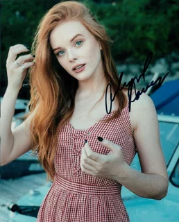 Abigail Cowen autograph
