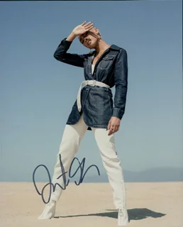 Tati Gabrielle autograph