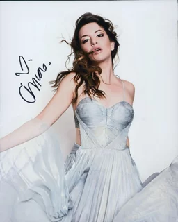 Masiela Lusha autograph