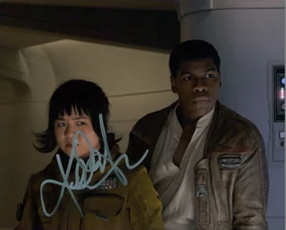 Kelly Marie Tran autograph