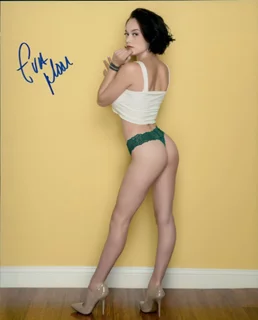 Eva Moon autograph