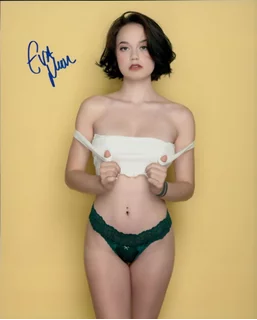 Eva Moon autograph