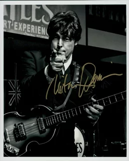 Mitch Weissman autograph