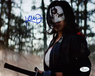 Karen Fukuhara autograph