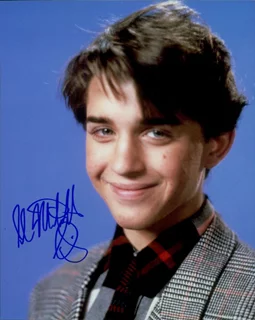Ilan Mitchell-Smith autograph