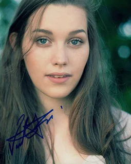 Victoria Pedretti autograph