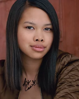 Nikki Castillo autograph