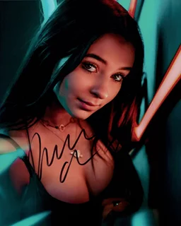 Danielle Cohn autograph