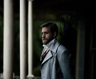 Oliver Jackson-Cohen autograph