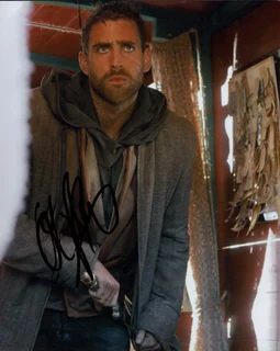 Oliver Jackson-Cohen autograph