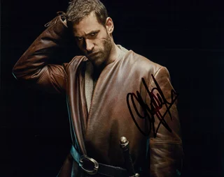 Oliver Jackson-Cohen autograph