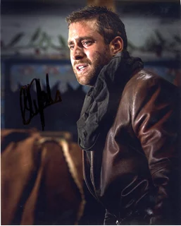Oliver Jackson-Cohen autograph