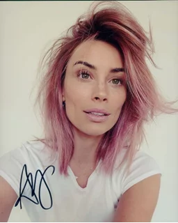 Arielle Vandenberg autograph
