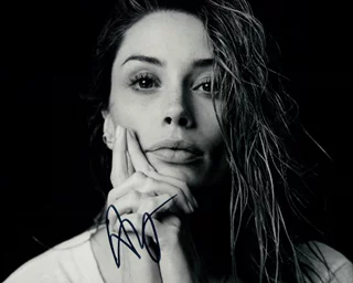 Arielle Vandenberg autograph