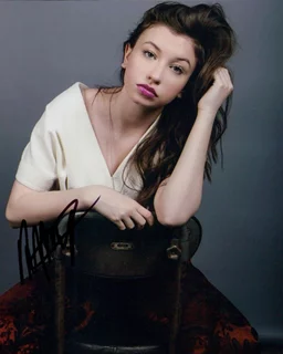 Katelyn Nacon autograph