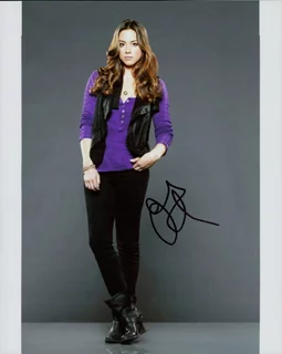 Chloe Bennet autograph