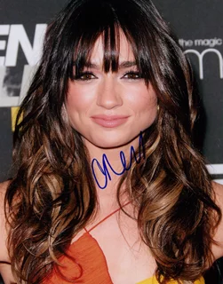 Crystal Reed autograph
