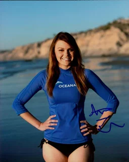 Aimee Teegarden autograph
