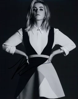 Kiernan Shipka autograph