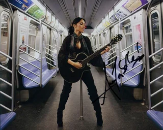 Ana Isabelle autograph