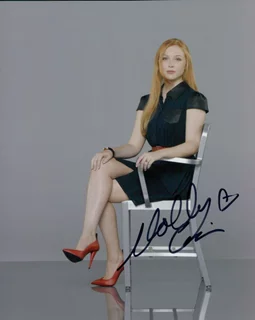 Molly Quinn autograph