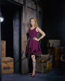 Molly Quinn autograph