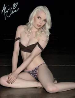 Ali Claire autograph