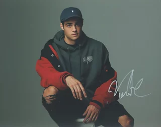 Noah Centineo autograph