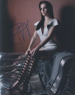 Zoey Deutch autograph