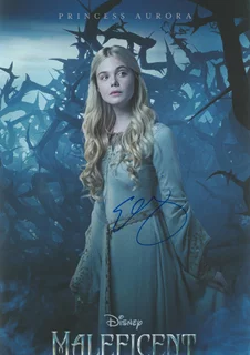 Elle Fanning autograph
