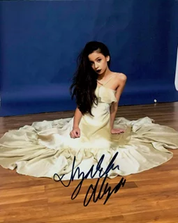 Izabella Alvarez autograph