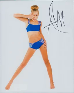 Ava Cota autograph