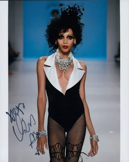 Isis King autograph