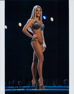 Sarah Rose Summers autograph