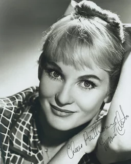 Diane Cilento autograph