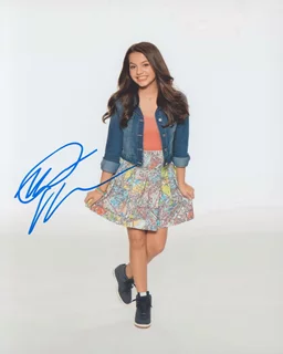 Isabela Moner autograph