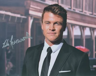 Luke Hemsworth autograph