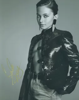 Cailee Spaeny autograph