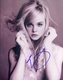 Elle Fanning autograph