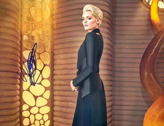 Wallis Day autograph