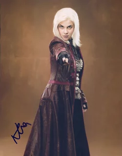 Natalia Tena autograph