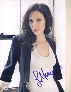 Laura Mennell autograph