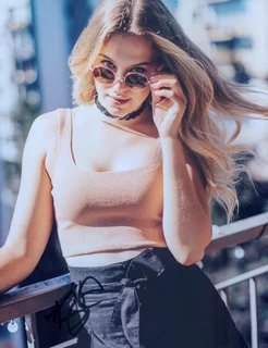 Tiera Skovbye autograph